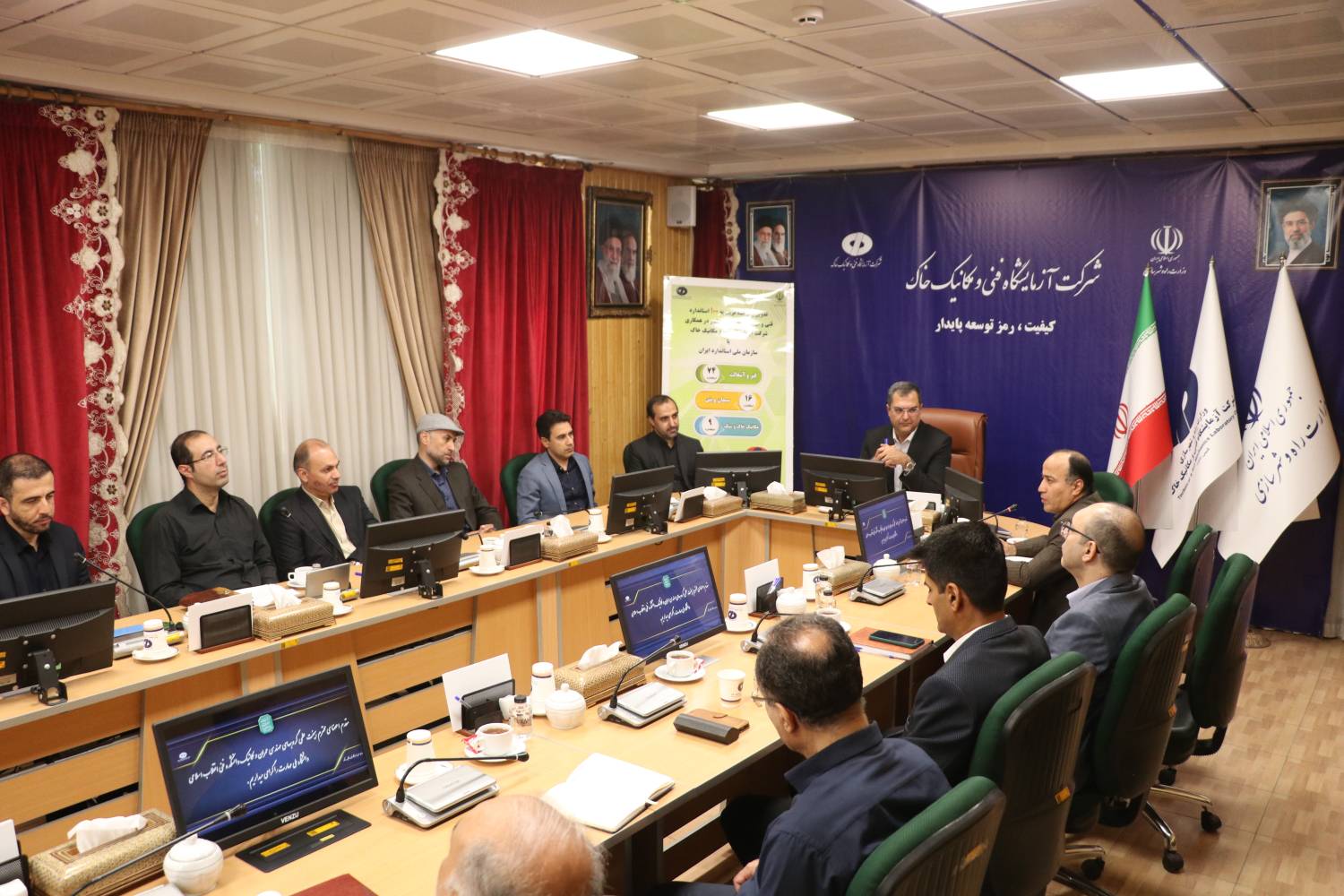 گزارش تصویری از بازدید مدیران، اعضاء هیات علمی و دانشجویان دانشگاه ملی مهارت از شرکت آزمایشگاه فنی و مکانیک خاک
